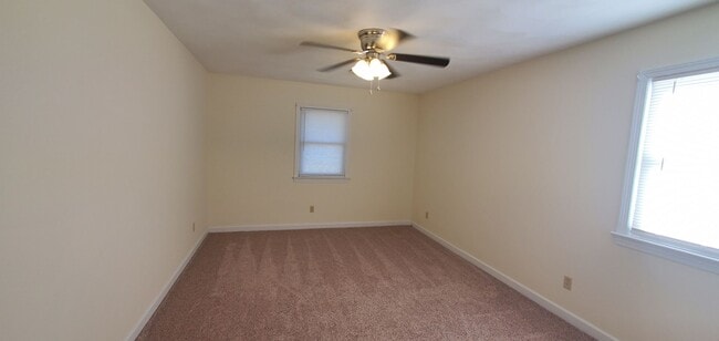 Building Photo - Spacious Home Ready For Move In