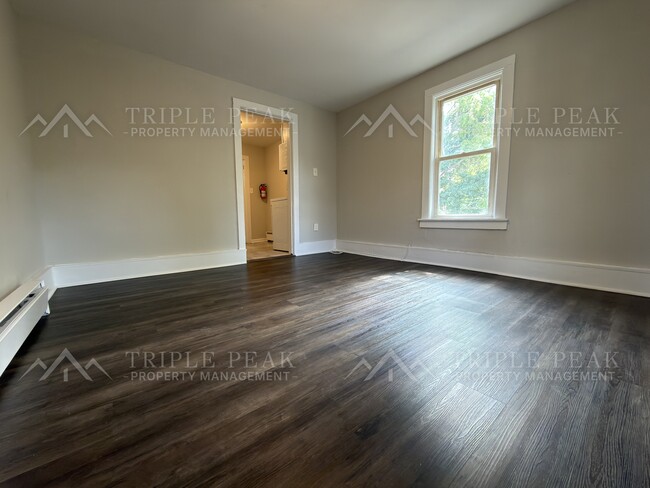 Building Photo - 297 N Laurel St