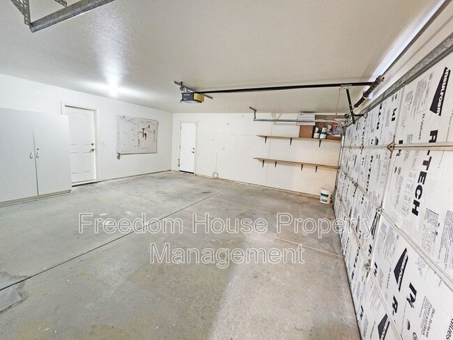 Building Photo - 3741 Malibou Ave