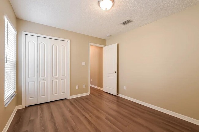 Building Photo - 87 Pine Forest Pl