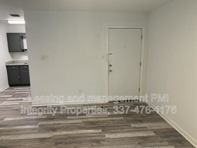 Building Photo - 105 Meaux Blvd Apt 9