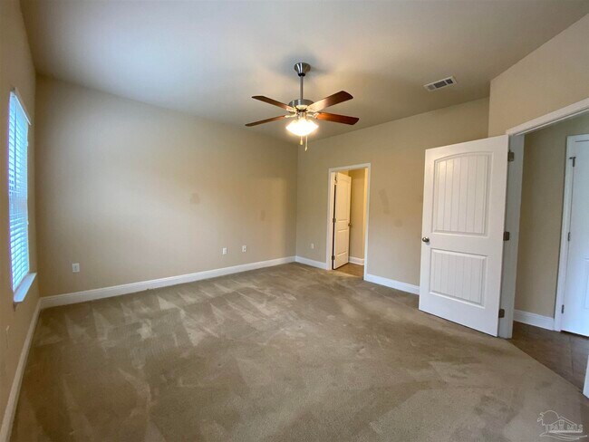 Building Photo - 2486 Redford Dr