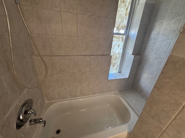 Building Photo - 103 E Arlee Ave