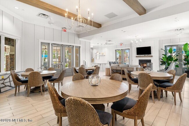 Building Photo - 368 Woods Ln