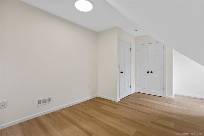 Building Photo - 590 Whitney Ave