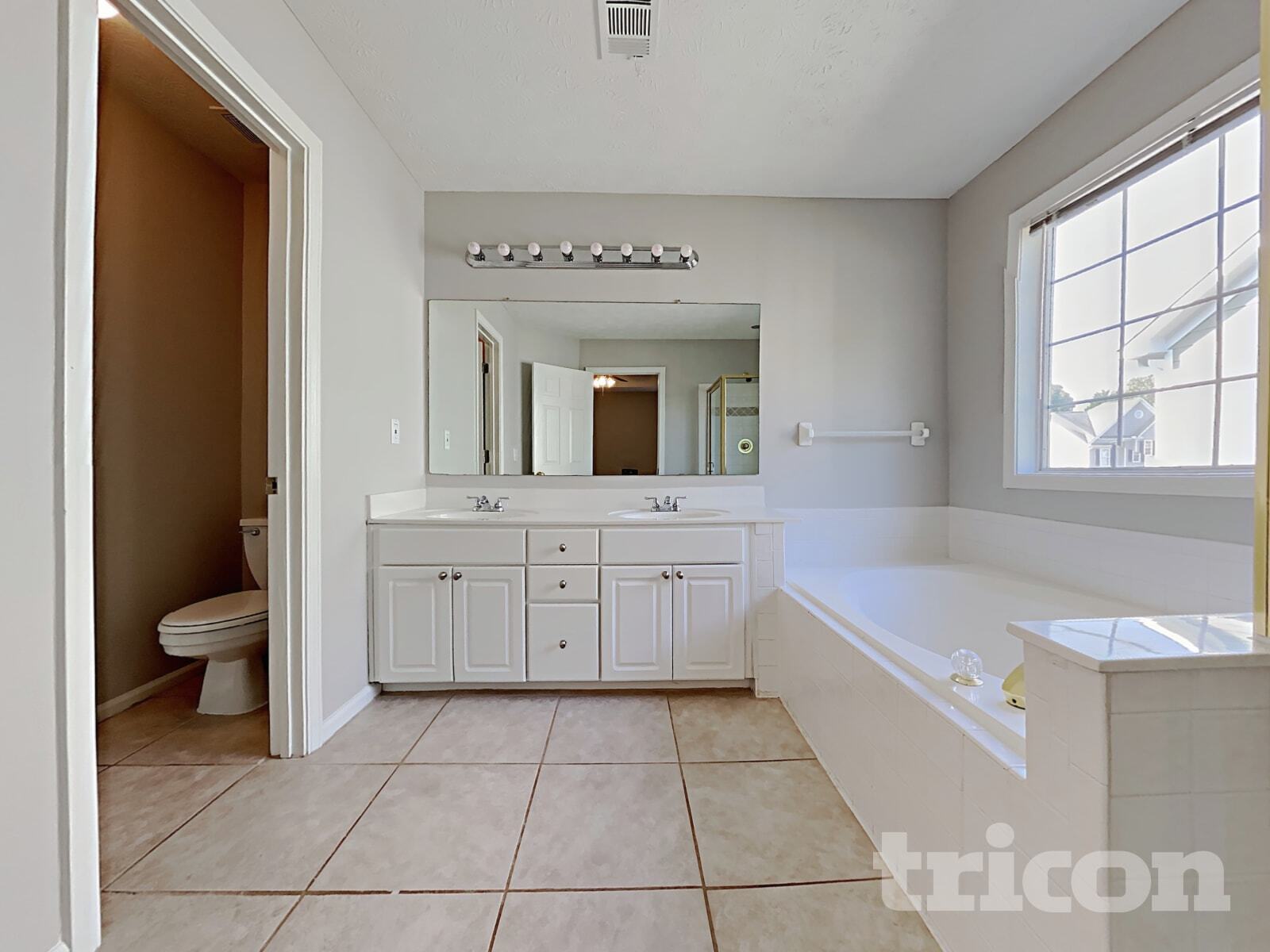 Building Photo - 2440 Lunetta Ln