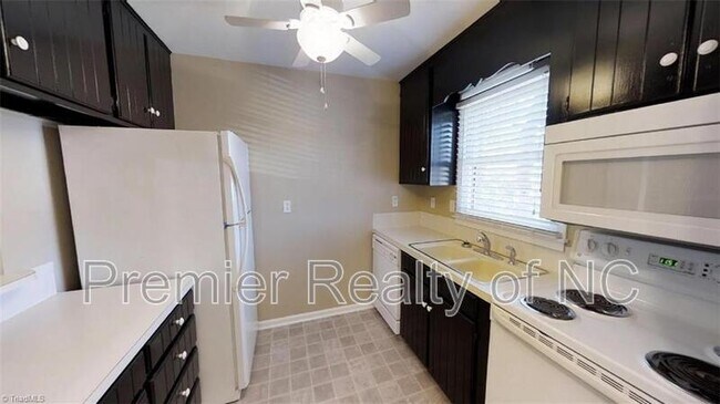 Building Photo - 1042 Rock Knoll Ct