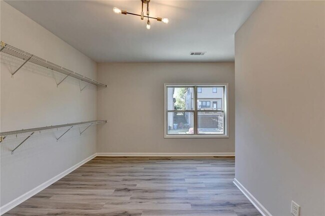 Building Photo - 4032 Ridge Grove Way