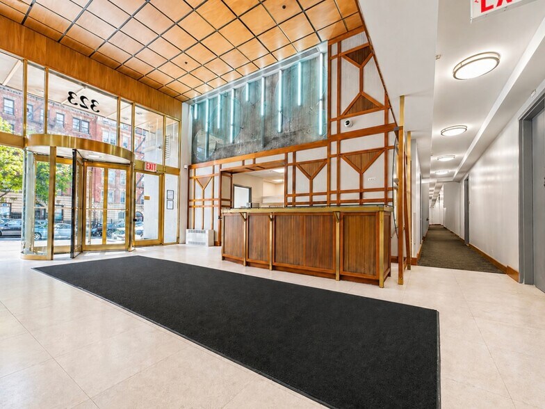 Building Photo - 323 W 96th St