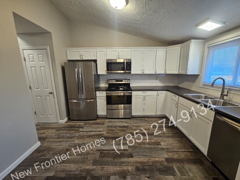 Building Photo - 122 Albany St