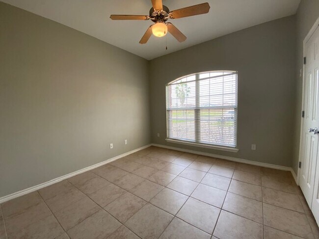 Building Photo - DON'T MISS THIS INCREDIBLE SOUTHSIDE LEASI...