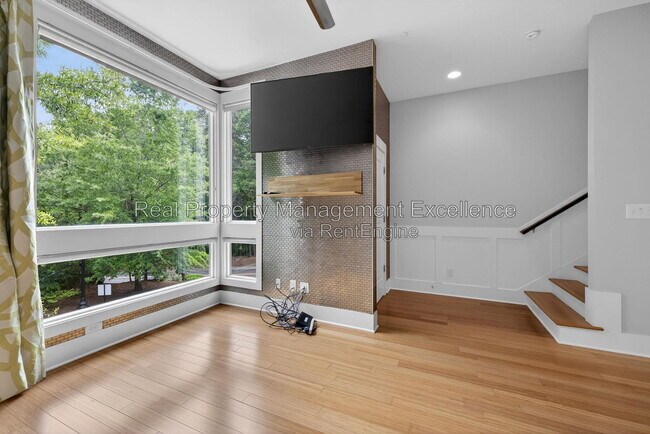 Building Photo - 515 Hillsborough St