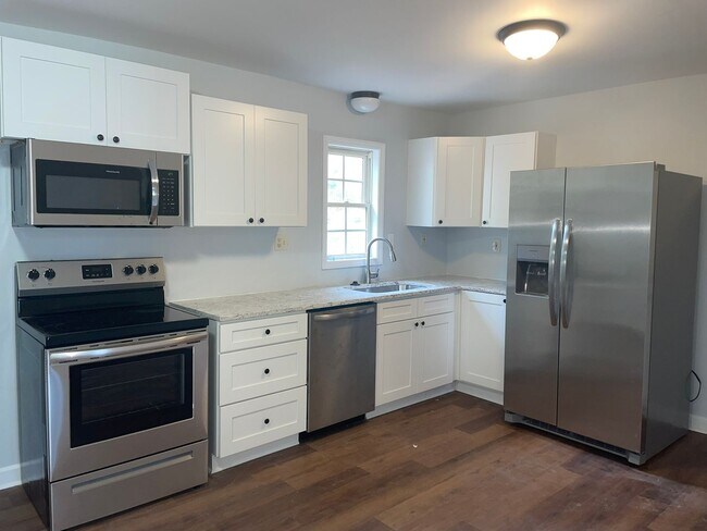 Building Photo - Renovated 3 Bedroom in Loray Mill Historic...