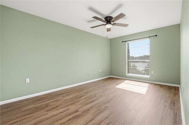 Building Photo - 337 Riverbend Dr