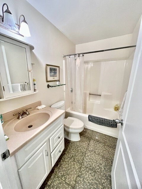 Building Photo - 19 Wiget St