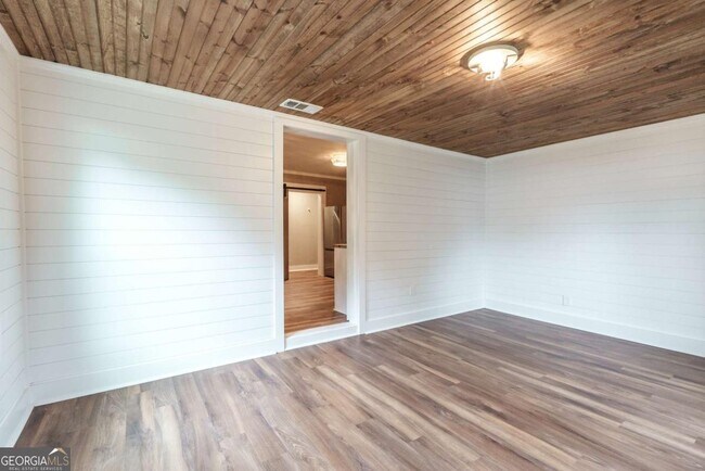 Building Photo - 175 E Main St