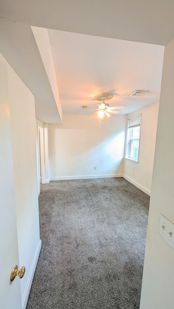 Building Photo - Creekside 1BR with Central Air and W/D