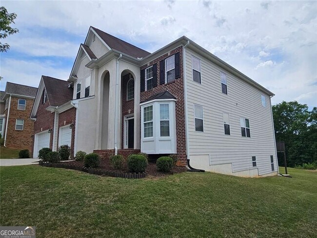 Building Photo - 3755 Long Lake Dr