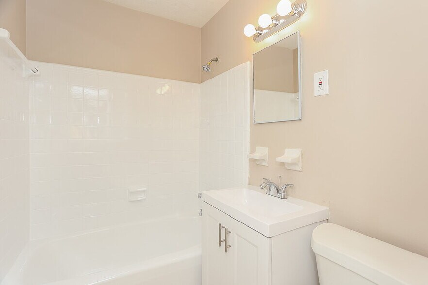 Building Photo - 7233 Eudine Dr S