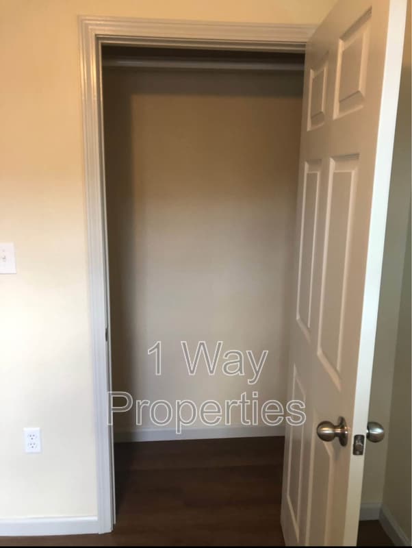 Building Photo - 804 Garden Rd