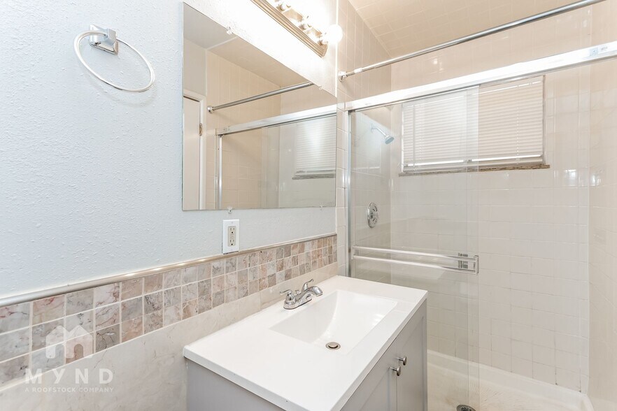 Building Photo - 4794 Beadle St