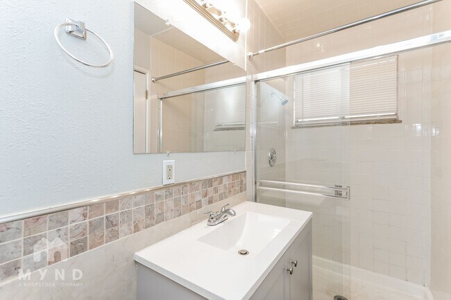Building Photo - 4794 Beadle St