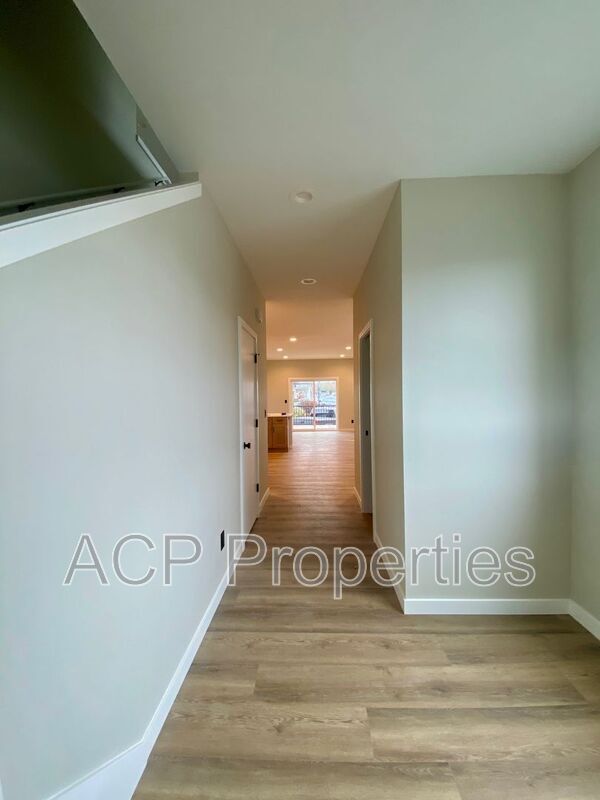 Building Photo - 110 Baker St