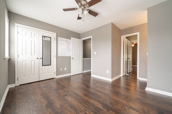 Building Photo - Fantastic 2 Bedroom, 1.5 Bath Townhome in ...