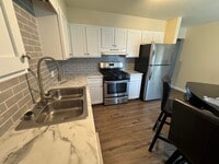 Building Photo - 2002 Andrew St SE