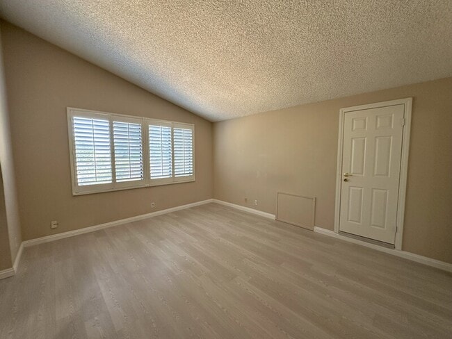 Building Photo - 3059 Delacodo Ave