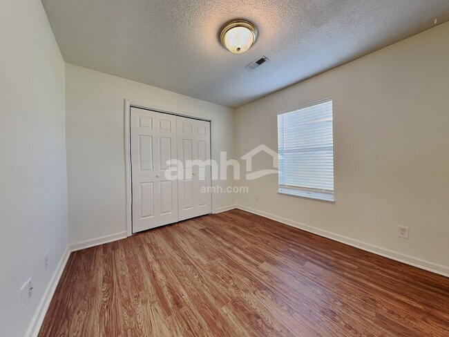 Building Photo - 2114 Post Oak Ln