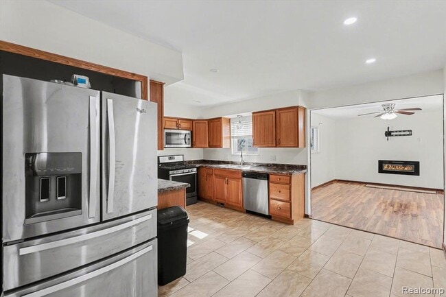 Building Photo - 12260 De Grove Dr