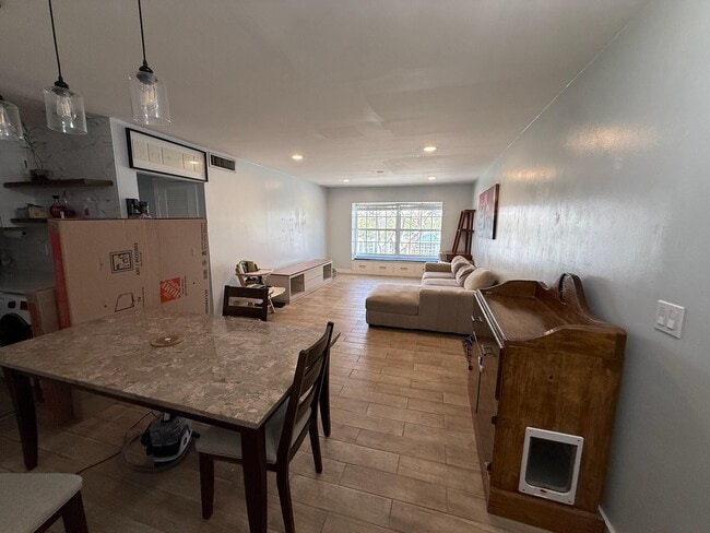 Building Photo - 2220 NE 68th St