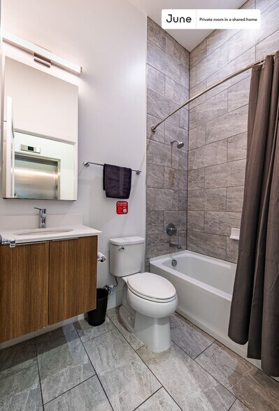Building Photo - Room in Shared 4 bed/2 bath home in Dupont Circle