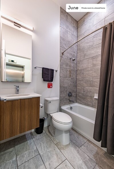 Building Photo - Room in Shared 4 bed/2 bath home