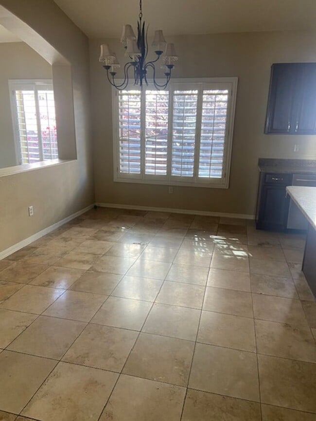Building Photo - Luxury Living - River and Oracle