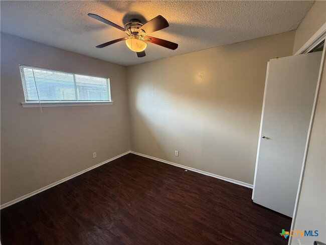 Building Photo - 1243 N LBJ Dr