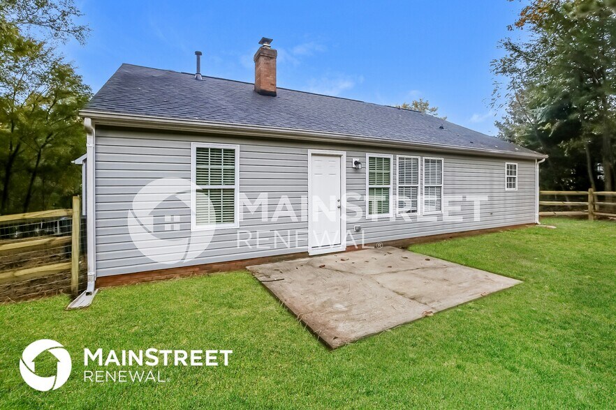 Building Photo - 3330 Crescent Knoll Dr