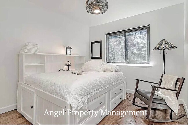 Building Photo - 2206 Halsey Cir