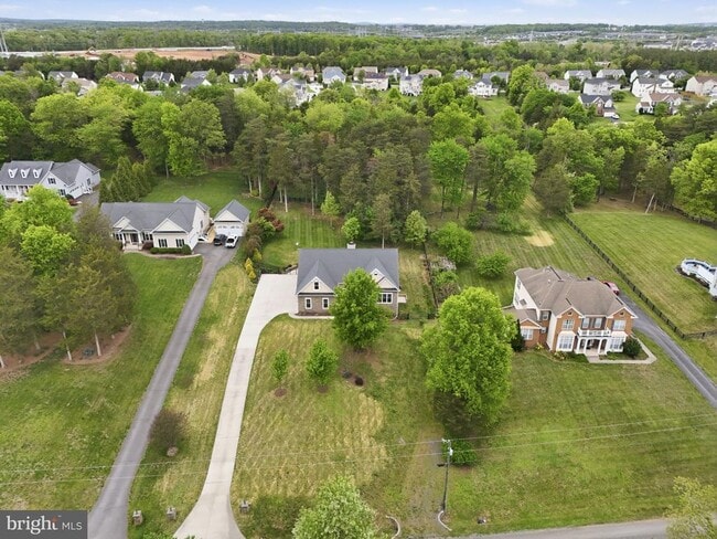 Building Photo - 42240 Hiddenwood Ln