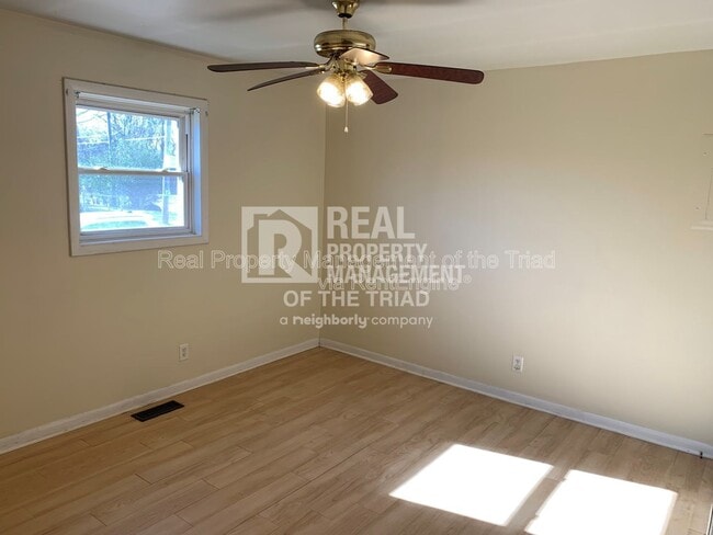 Building Photo - 903 E Bragg St