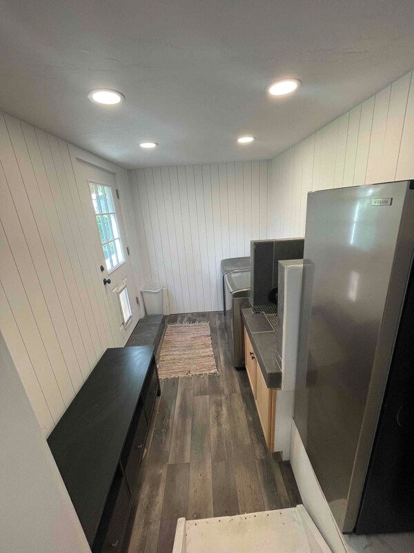 Building Photo - 25 Maple Ln S