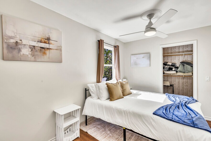 Building Photo - 4603 Lennox Dr