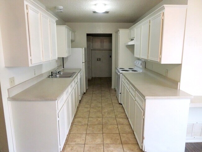 Building Photo - Beautiful Home Located In Shadow Hills & F...