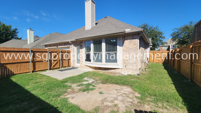 Building Photo - Gorgeous home ready for move in