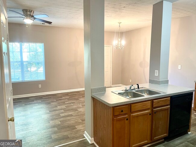 Building Photo - 1550 Eastern Sunrise Ln