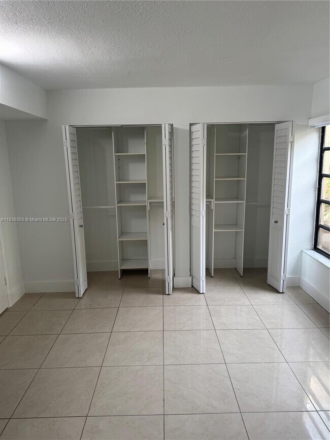Building Photo - 9285 SW 125th Ave