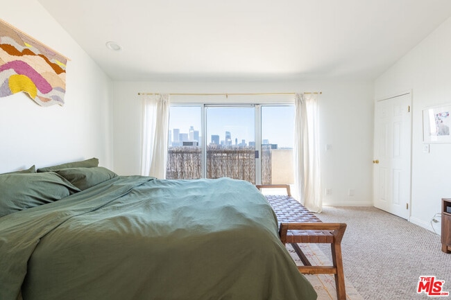 Building Photo - 1001 Figueroa Terrace