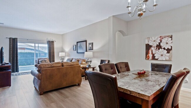 Building Photo - 8159 Fan Palm Way
