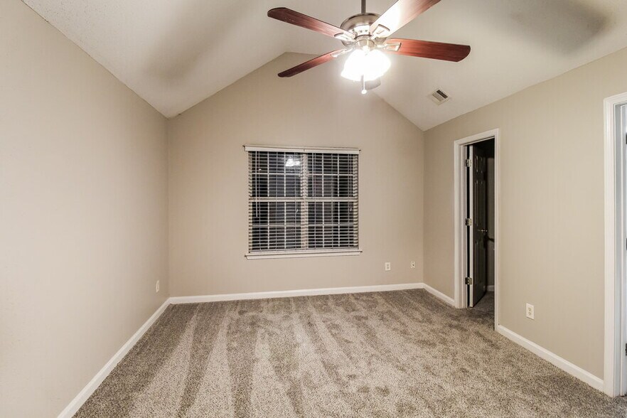 Building Photo - 6090 Crooked Creek Dr.